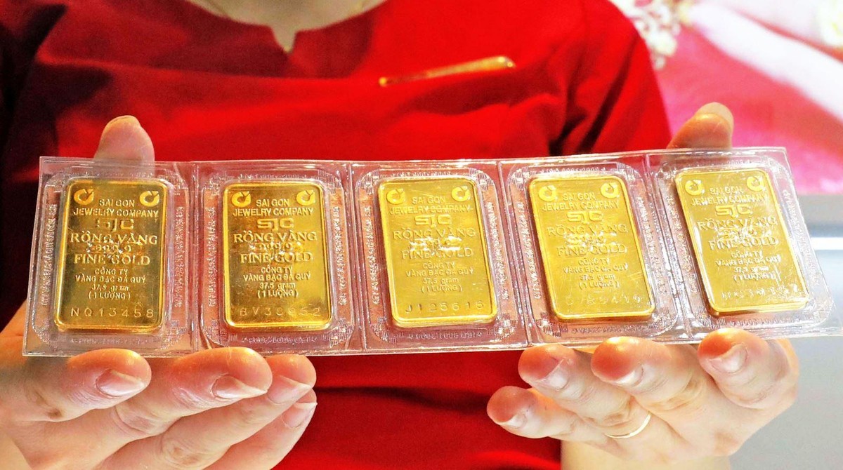 Hiện giá vàng thế giới đang thấp hơn giá vàng trong nước tới 19,1 triệu đồng/lượng (Hình minh họa).