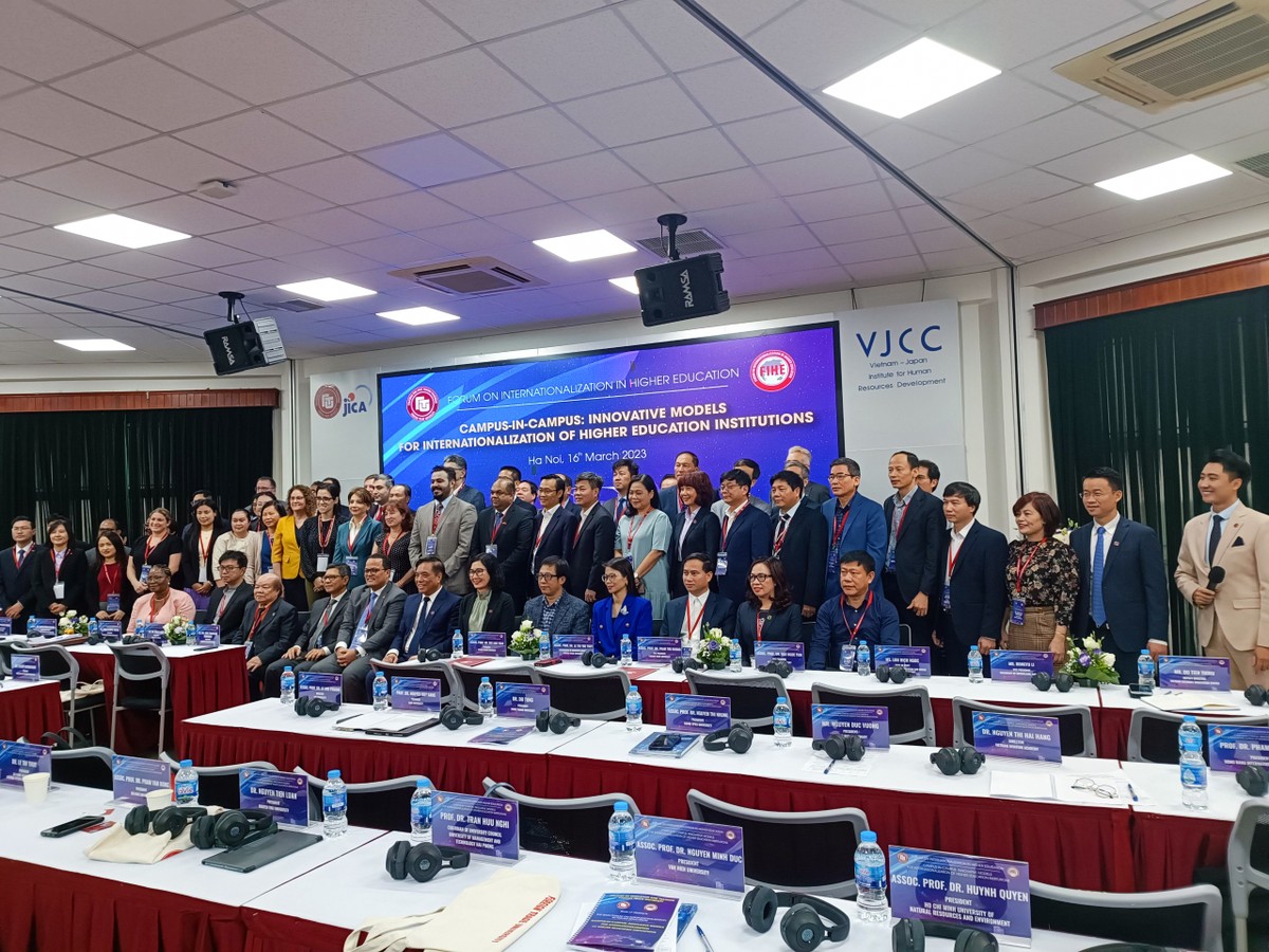 Các khách mời, diễn giả tham dự Diễn đàn Quốc tế hoá Giáo dục Đại học (FIHE) lần 6. Ảnh Tuấn Việt