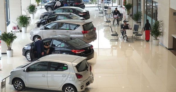 Thị trường ô tô Việt Nam xô đổ mọi kỷ lục doanh số trong lịch sử, 3 "thế lực" "nuốt gọn" hơn 50% thị phần