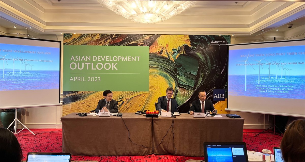Họp báo công bố dự báo về triển vọng kinh tế Việt Nam của ADB
