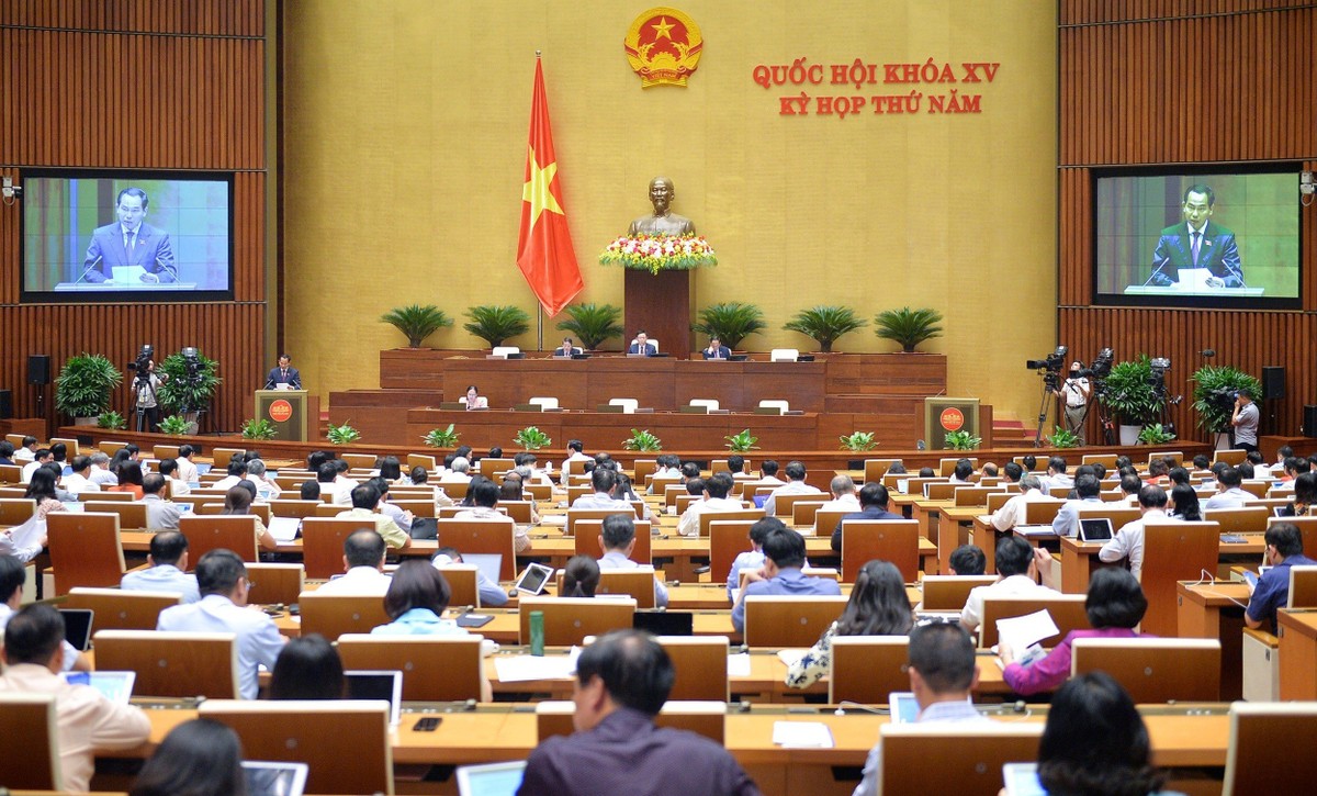 Chủ nhiệm Ủy ban Tài chính, Ngân sách của Quốc hội Lê Quang Mạnh trình bày báo cáo giải trình, tiếp thu, chỉnh lý dự thảo Luật Giá (sửa đổi). Ảnh: Quốc hội
