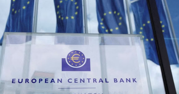 ECB tiếp tục tăng lãi suất trong bối cảnh thị trường tài chính toàn cầu đón nhiều “tin xấu”