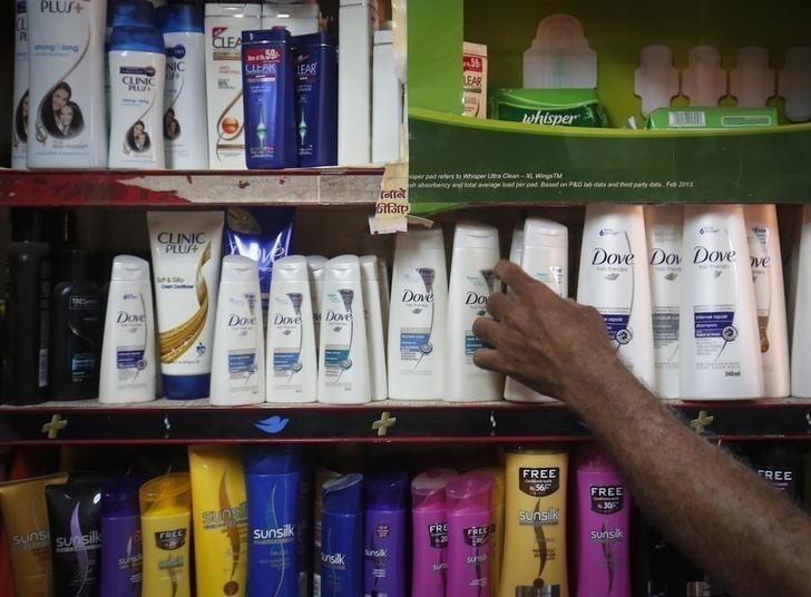 Unilever phải tăng giá bán mạnh tay trong quý III để bù đắp chi phí tăng vọt. Ảnh: Reuters.