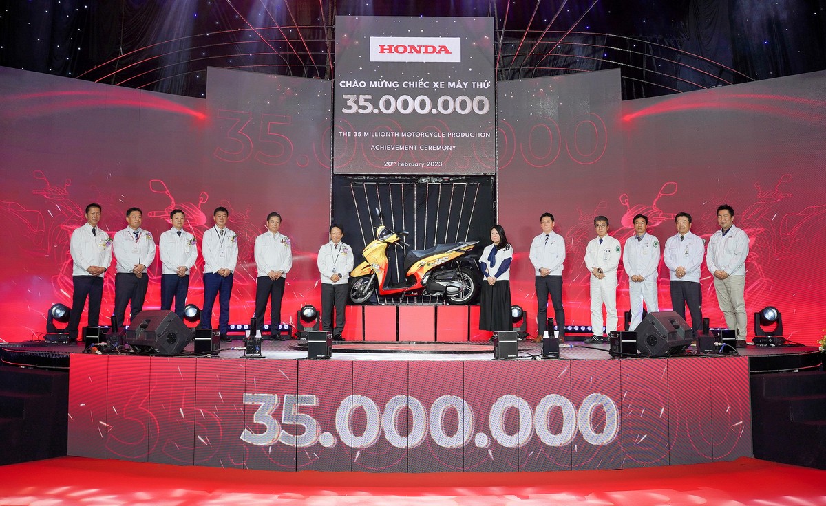 Honda Việt Nam chào mừng chiếc xe máy thứ 35 triệu tại nhà máy Vĩnh Phúc